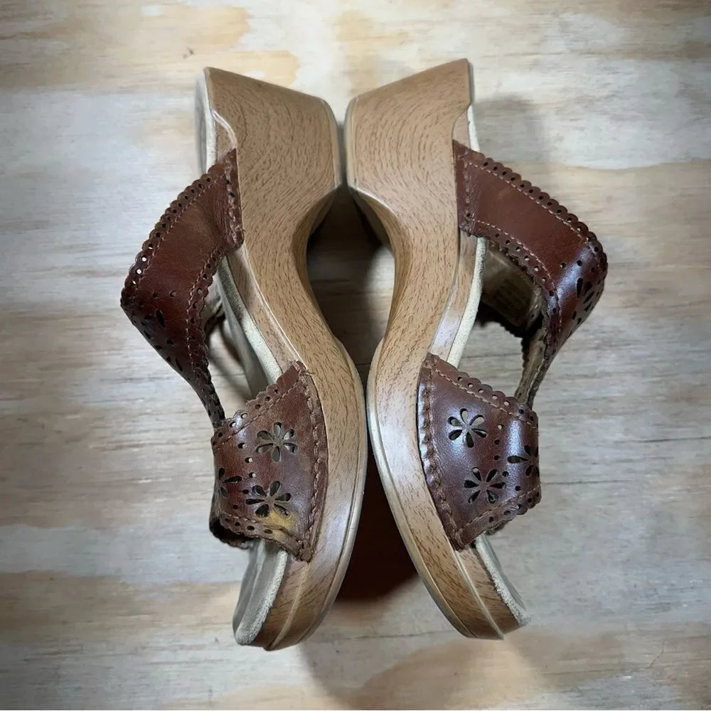 Dansko Cutout Wedge Sandals Women’s Size 7.5